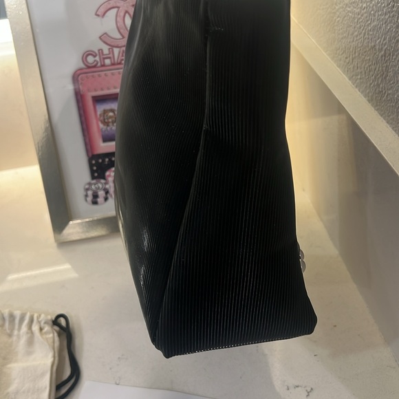 Naz faux bucket shoulder bag made in EGYPT.  Black with silver hardware NWOT - Picture 12 of 14